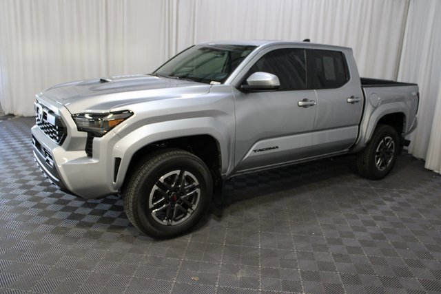 Used 2025 Toyota Tacoma Limited image 3