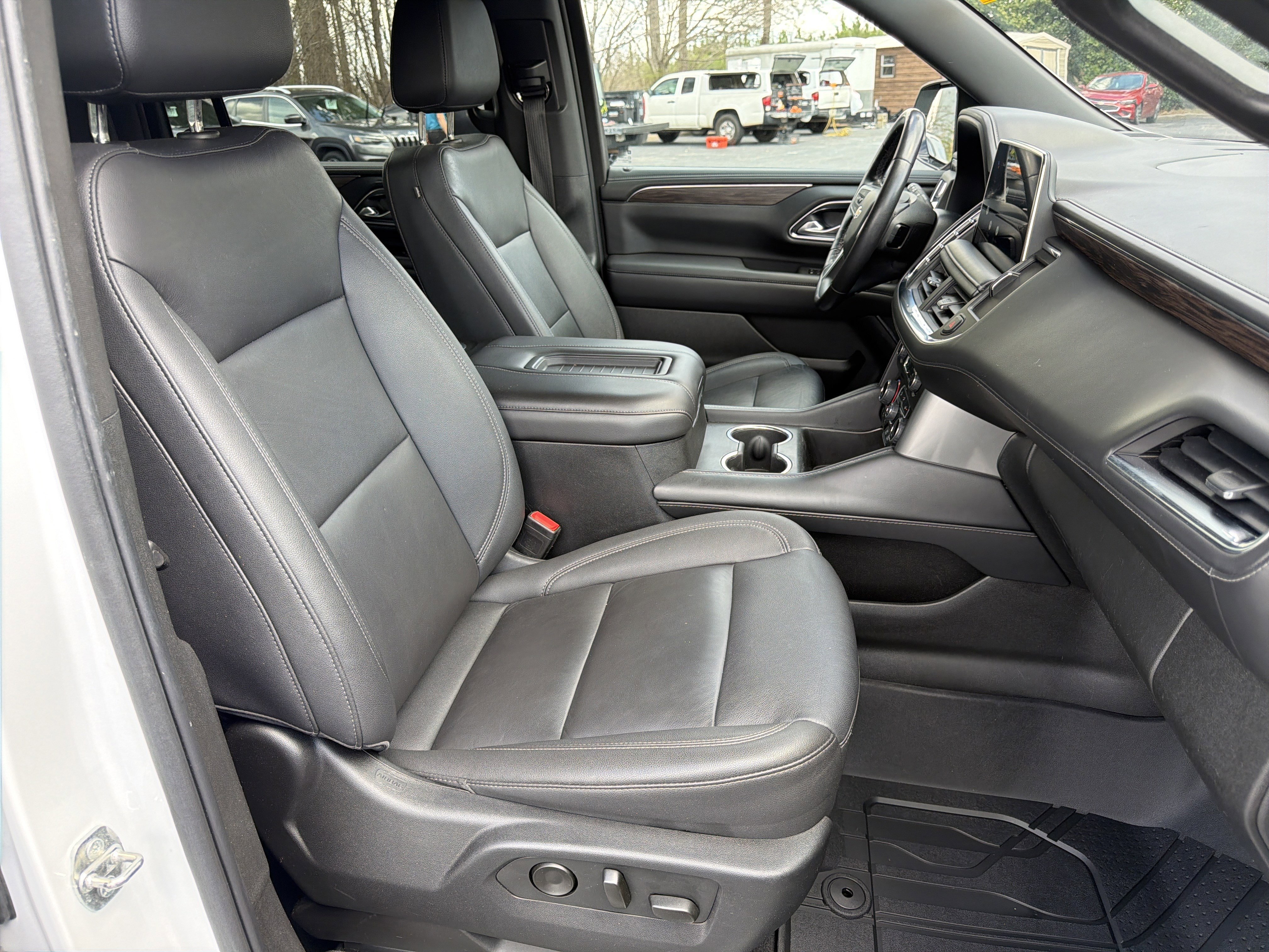 Used 2022 Chevrolet Suburban LT image 13