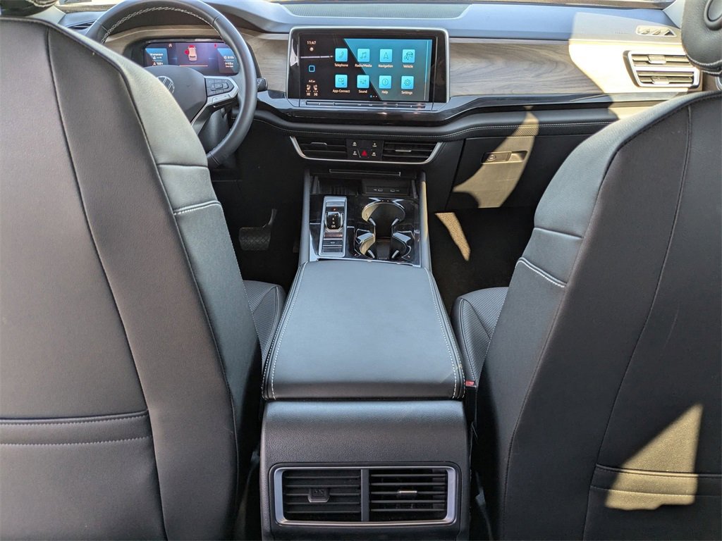 Used 2025 Volkswagen Atlas SE image 31