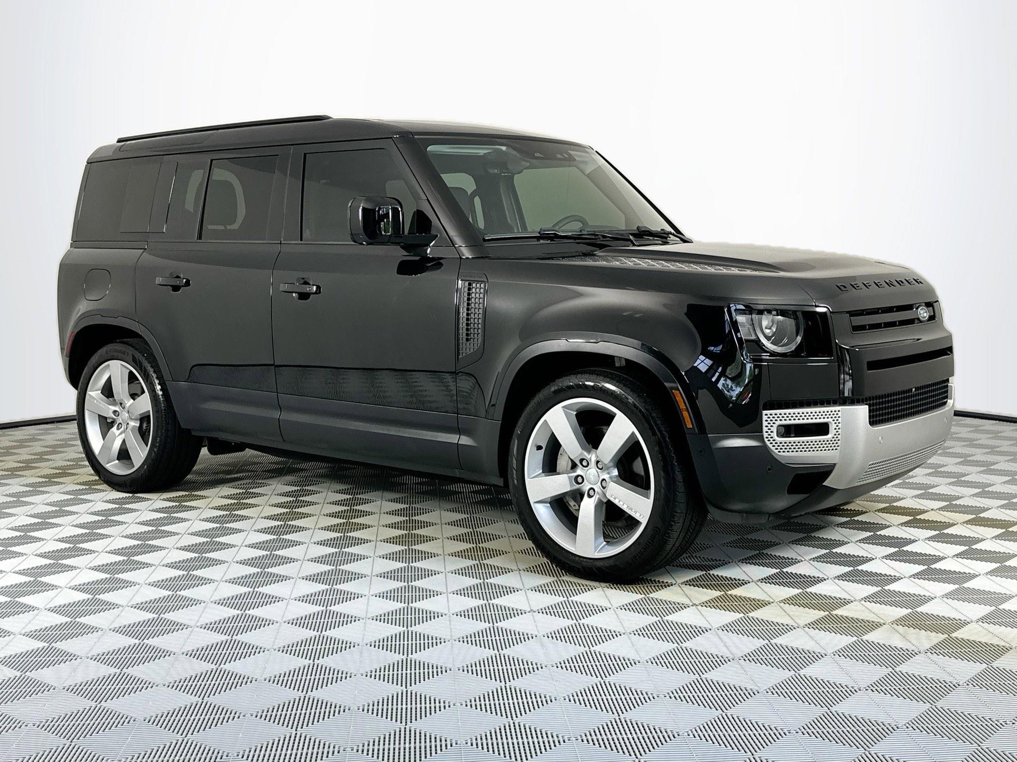 Used 2025 Land Rover Defender 110 S image 3
