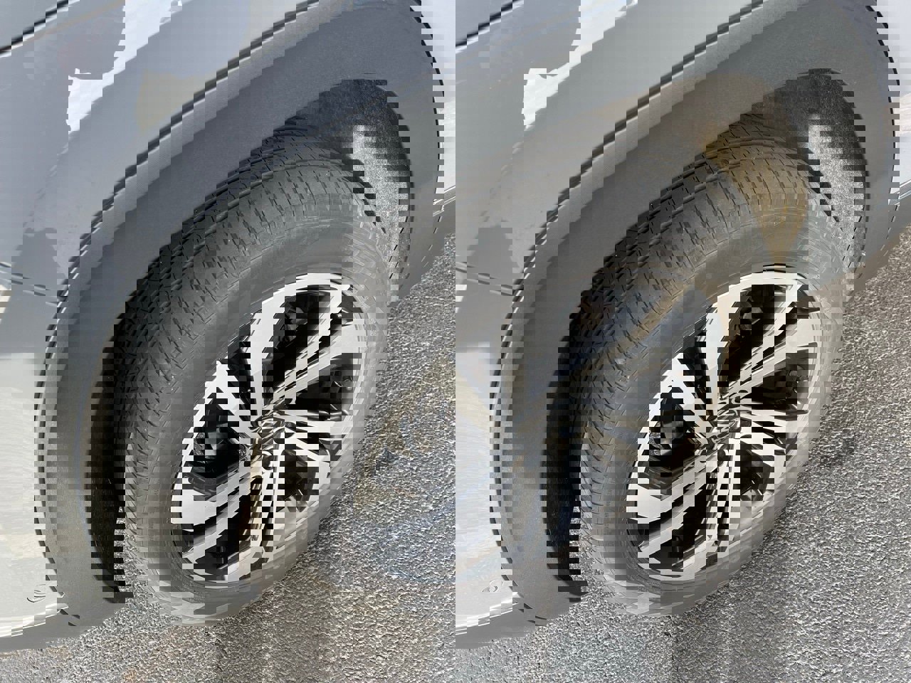 Used 2021 Volkswagen Atlas Cross Sport SEL Premium image 8