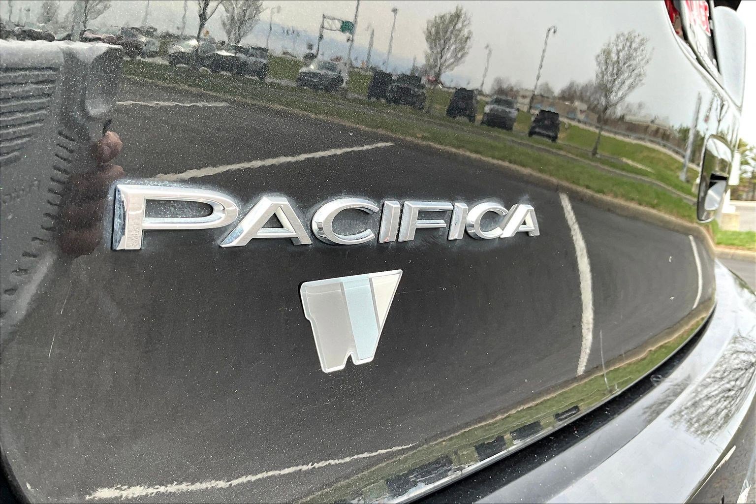 Used 2018 Chrysler Pacifica Touring-L image 25