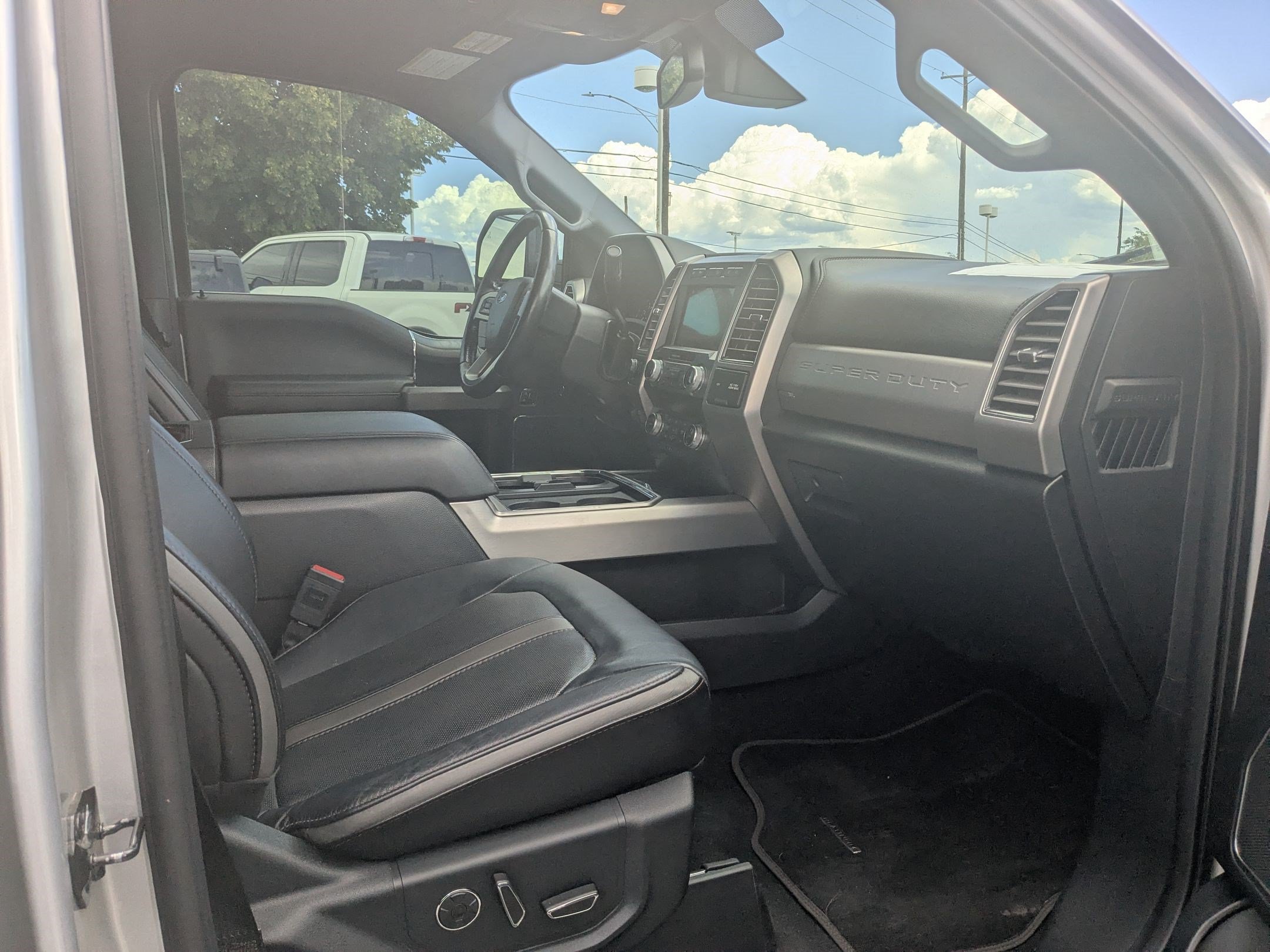 Used 2019 Ford F350 Platinum w/ Platinum Ultimate Package AWD/4WD image 33