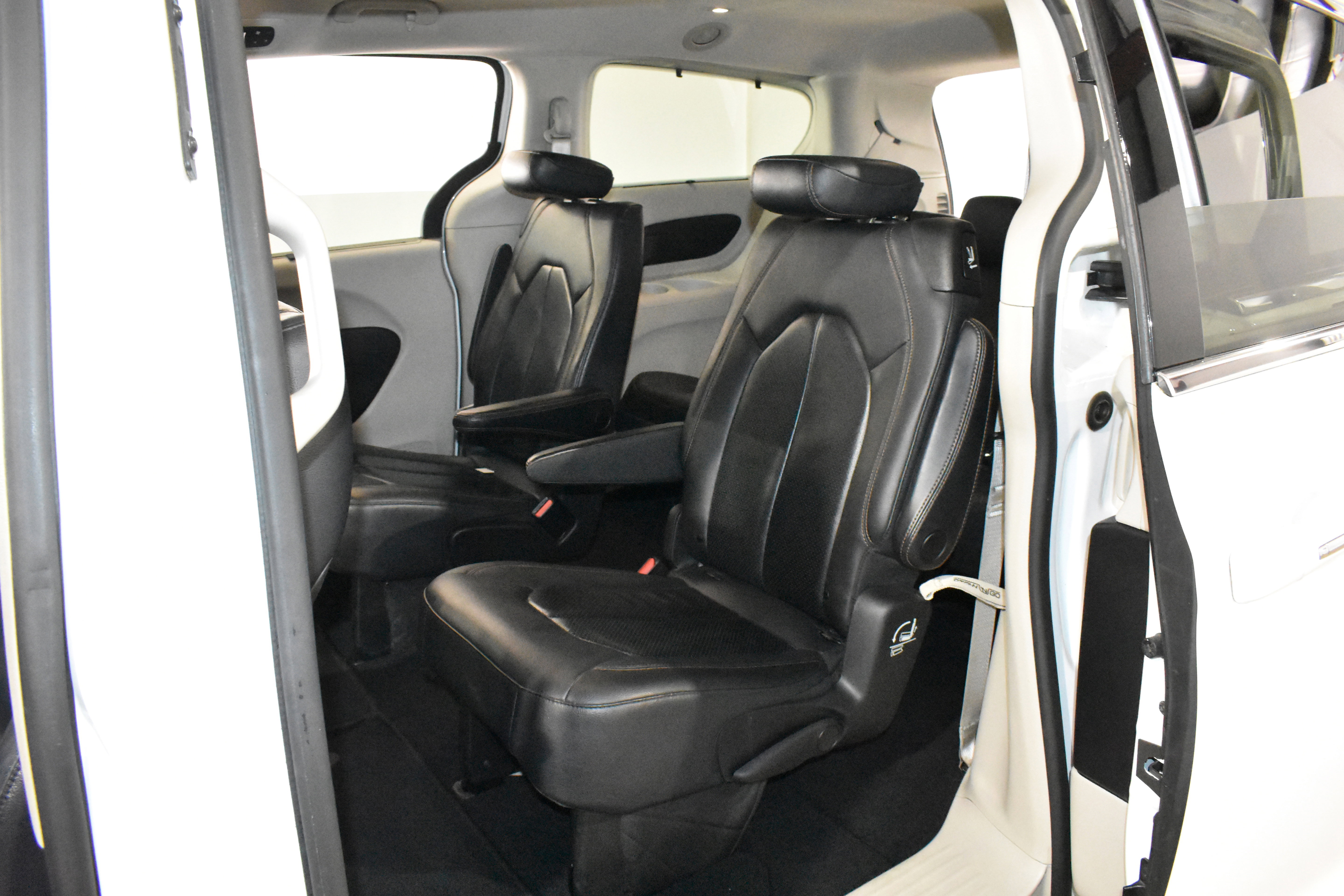 Used 2019 Chrysler Pacifica Touring-L image 25