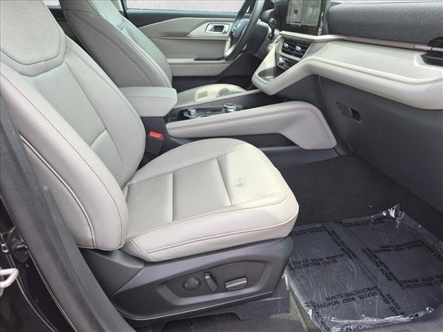 Certified 2025 Ford Explorer Active w/ Active Comfort Package RWD image 20