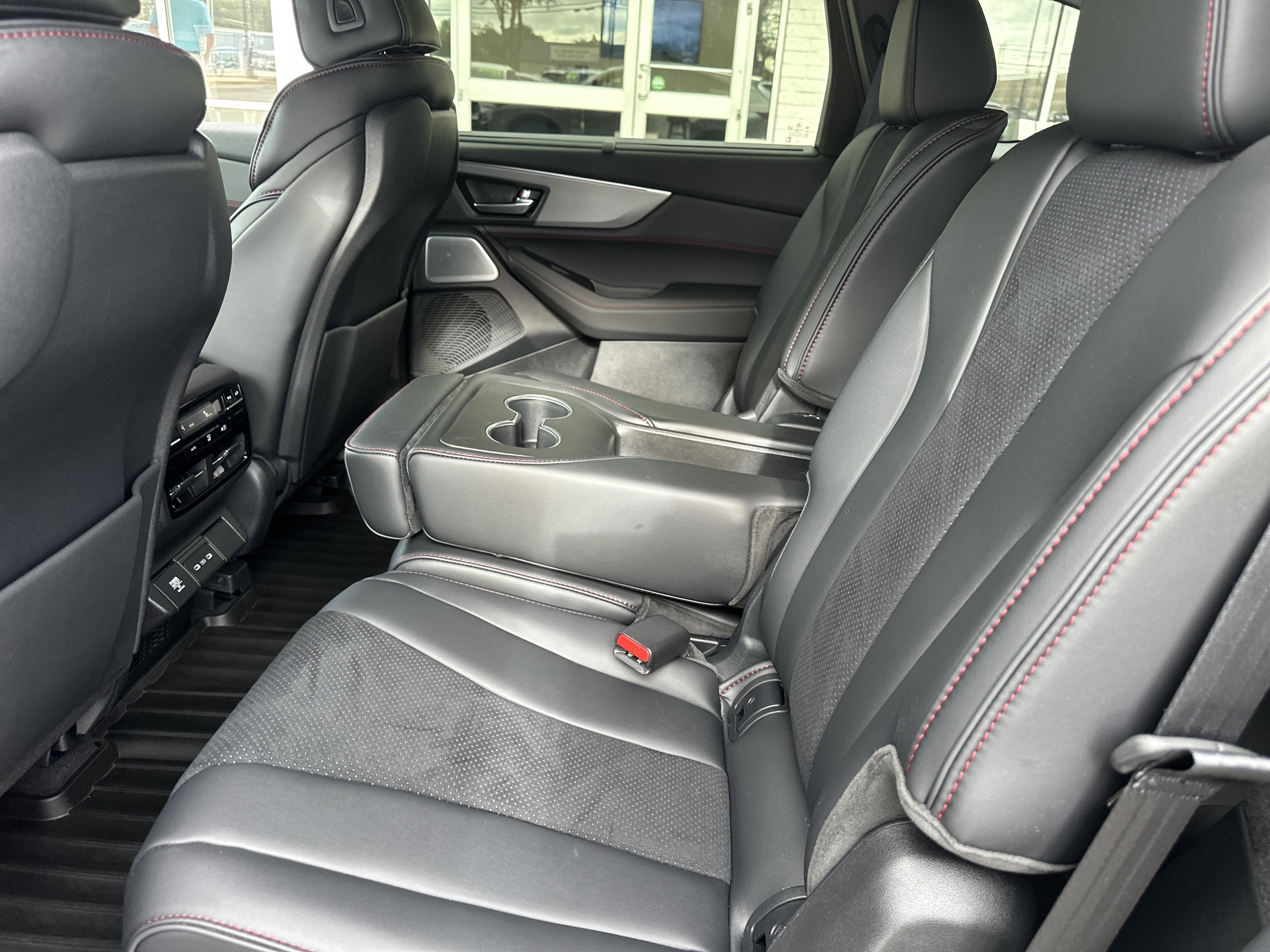 Used 2025 Acura MDX A-Spec image 12