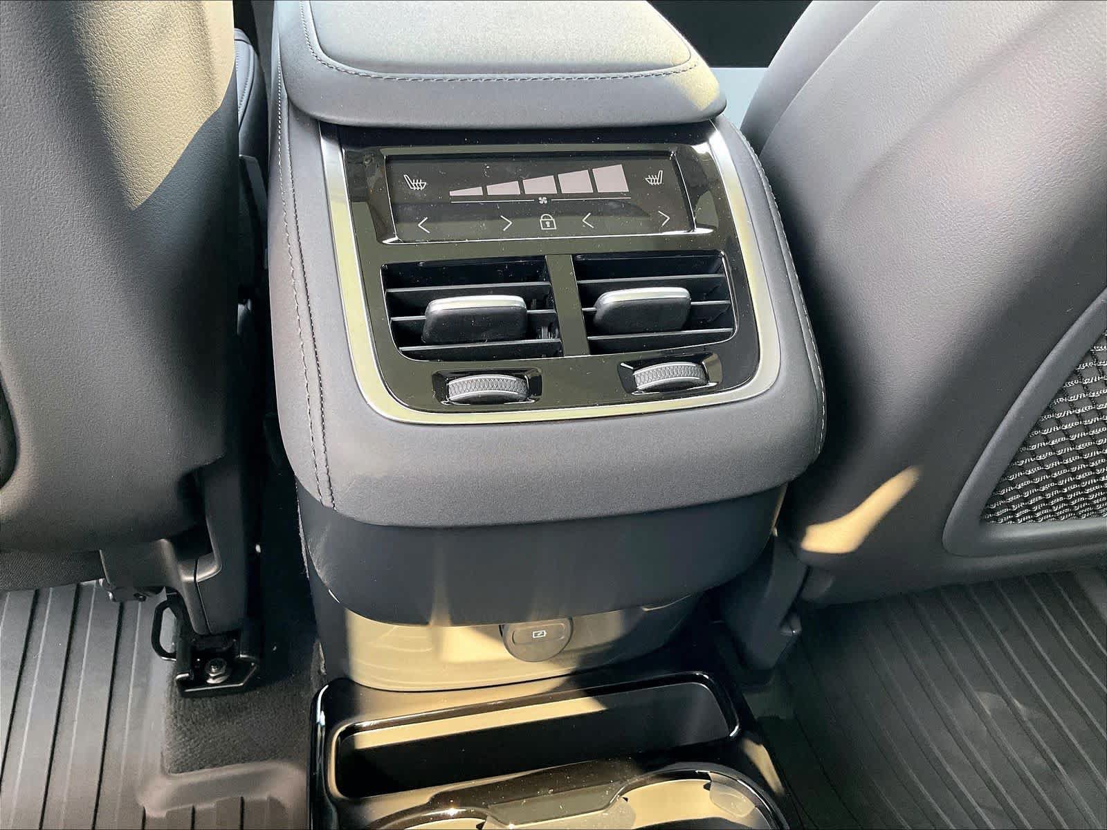 New 2027 Volvo XC90 B6 Plus AWD/4WD image 16