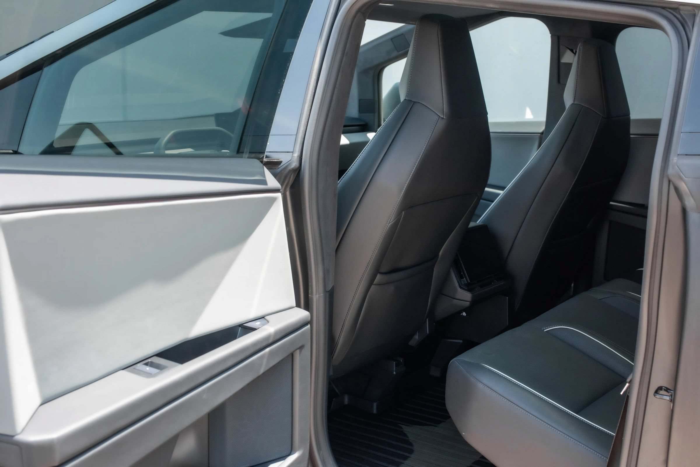 Used 2025 Tesla Cybertruck AWD Crew Cab image 18