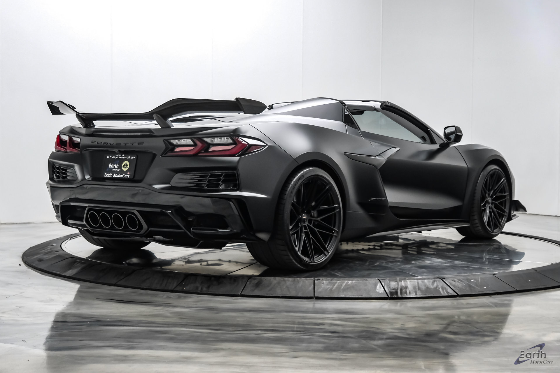 Used 2024 Chevrolet Corvette Z06 w/ Z07 Performance Package RWD image 21