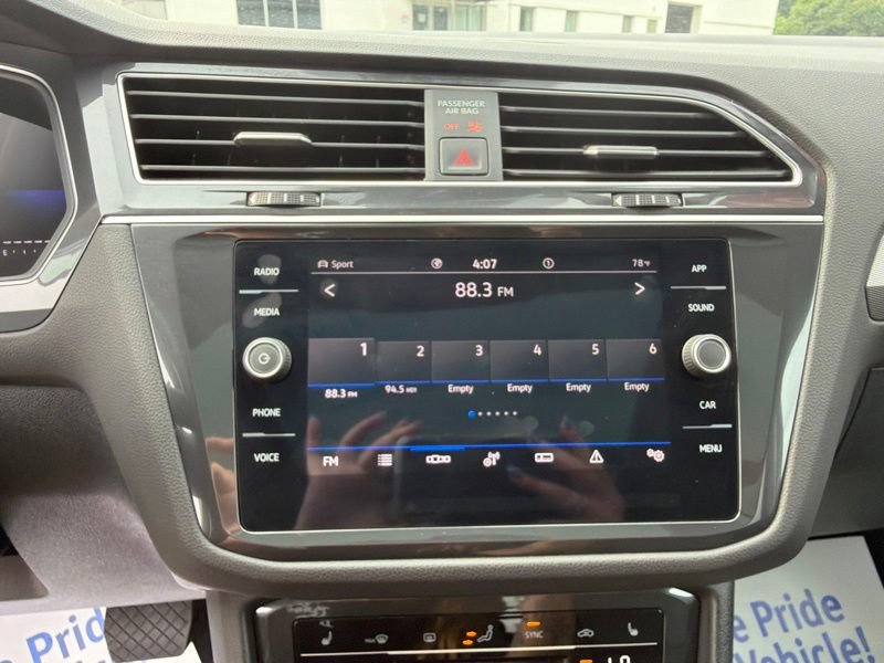 Used 2024 Volkswagen Tiguan SE AWD/4WD image 31