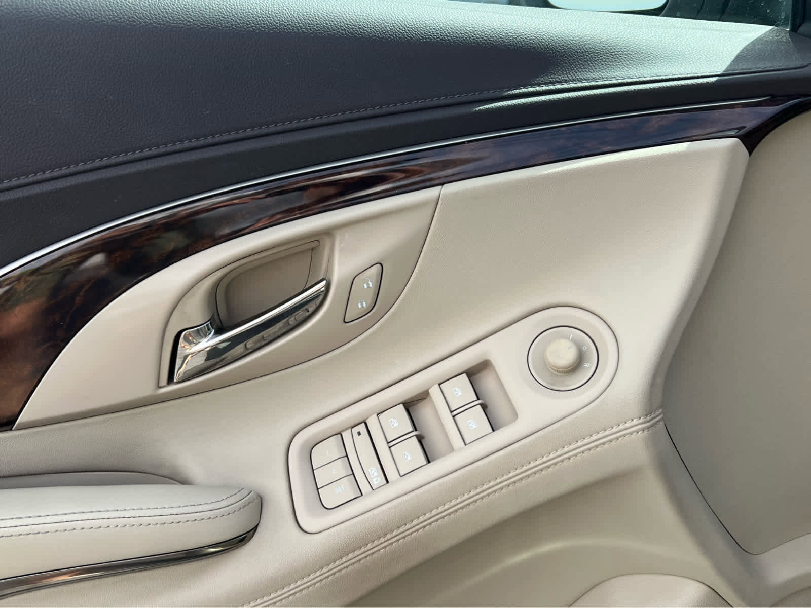 Used 2014 Buick LaCrosse Leather w/ Driver Confidence Package FWD image 22