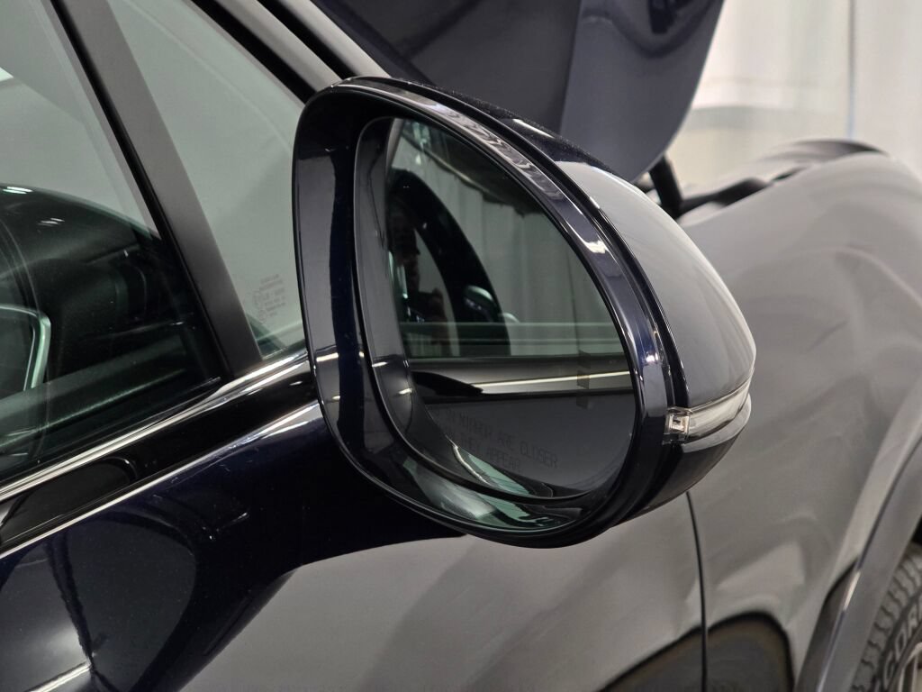 Certified 2023 Porsche Cayenne Platinum Edition AWD/4WD image 31