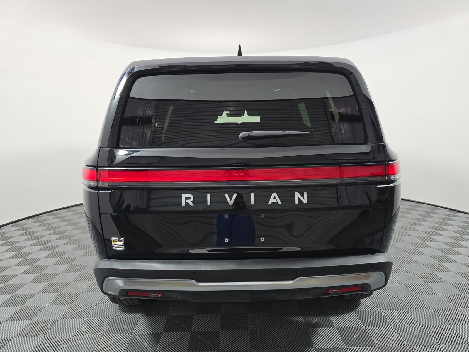 Used 2023 Rivian R1S Adventure Quad AWD/4WD image 4
