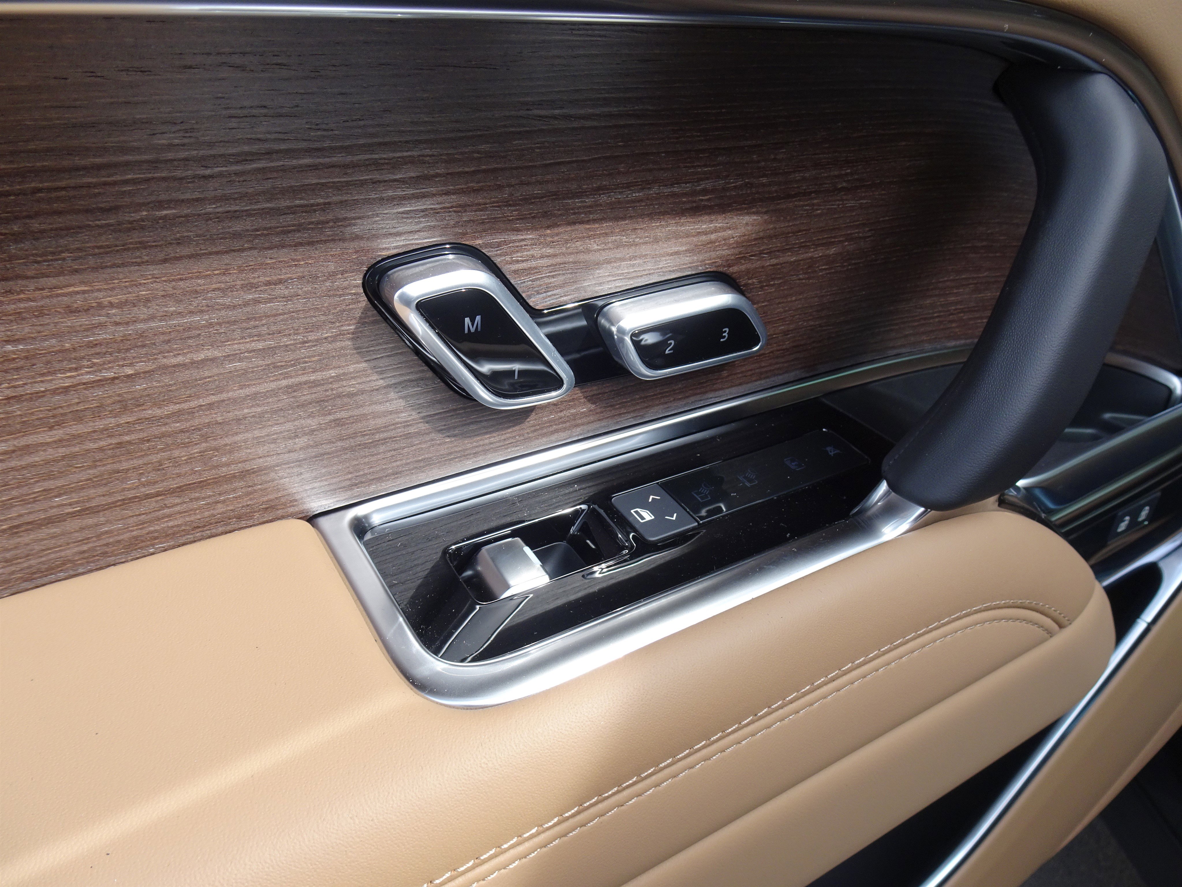 New 2026 Land Rover Range Rover Long Wheelbase SE image 24