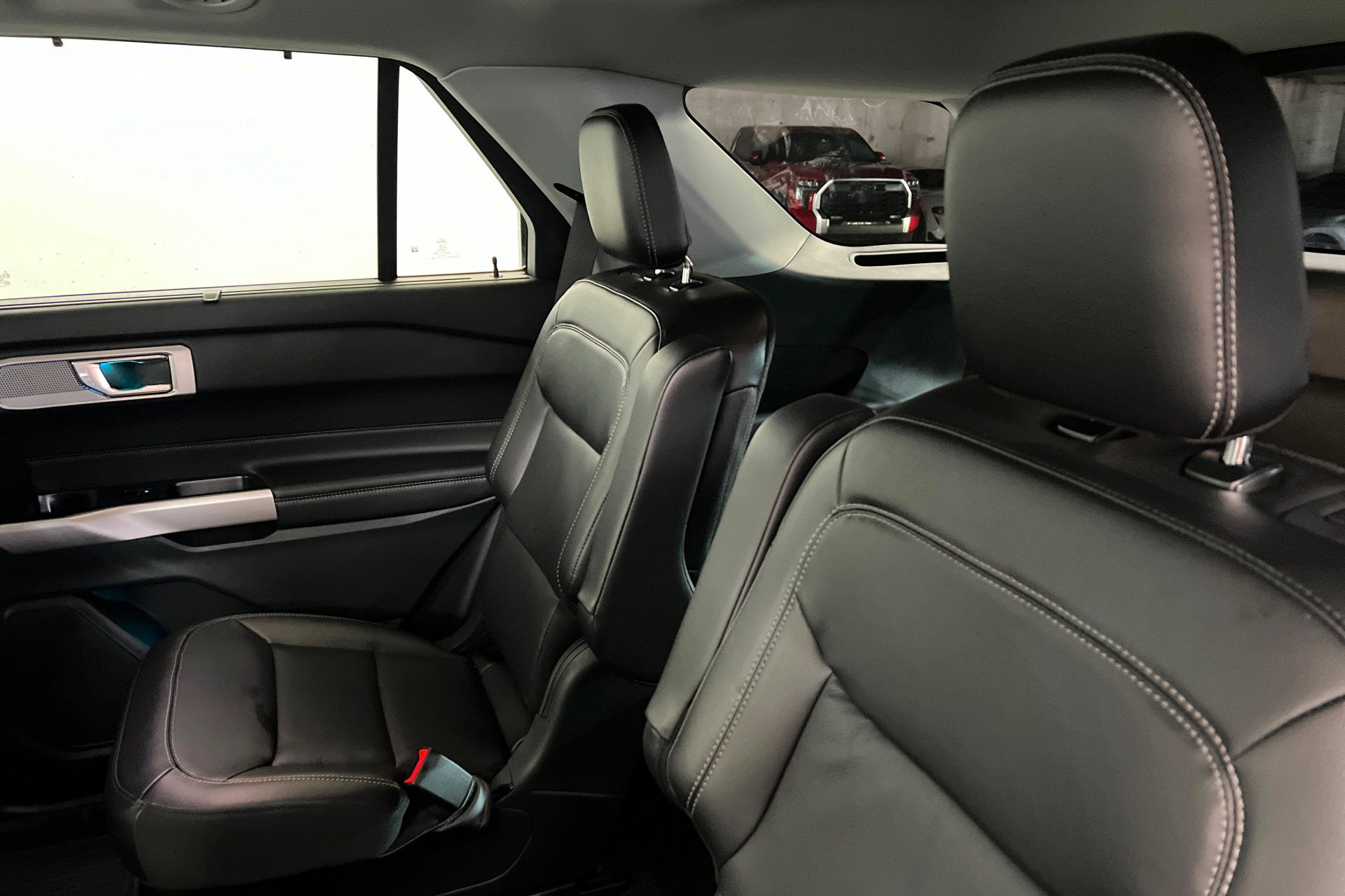 Used 2024 Ford Explorer Limited w/ Equipment Group 301A AWD/4WD image 20