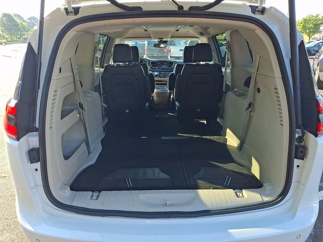 Used 2023 Chrysler Pacifica Touring-L AWD/4WD image 29