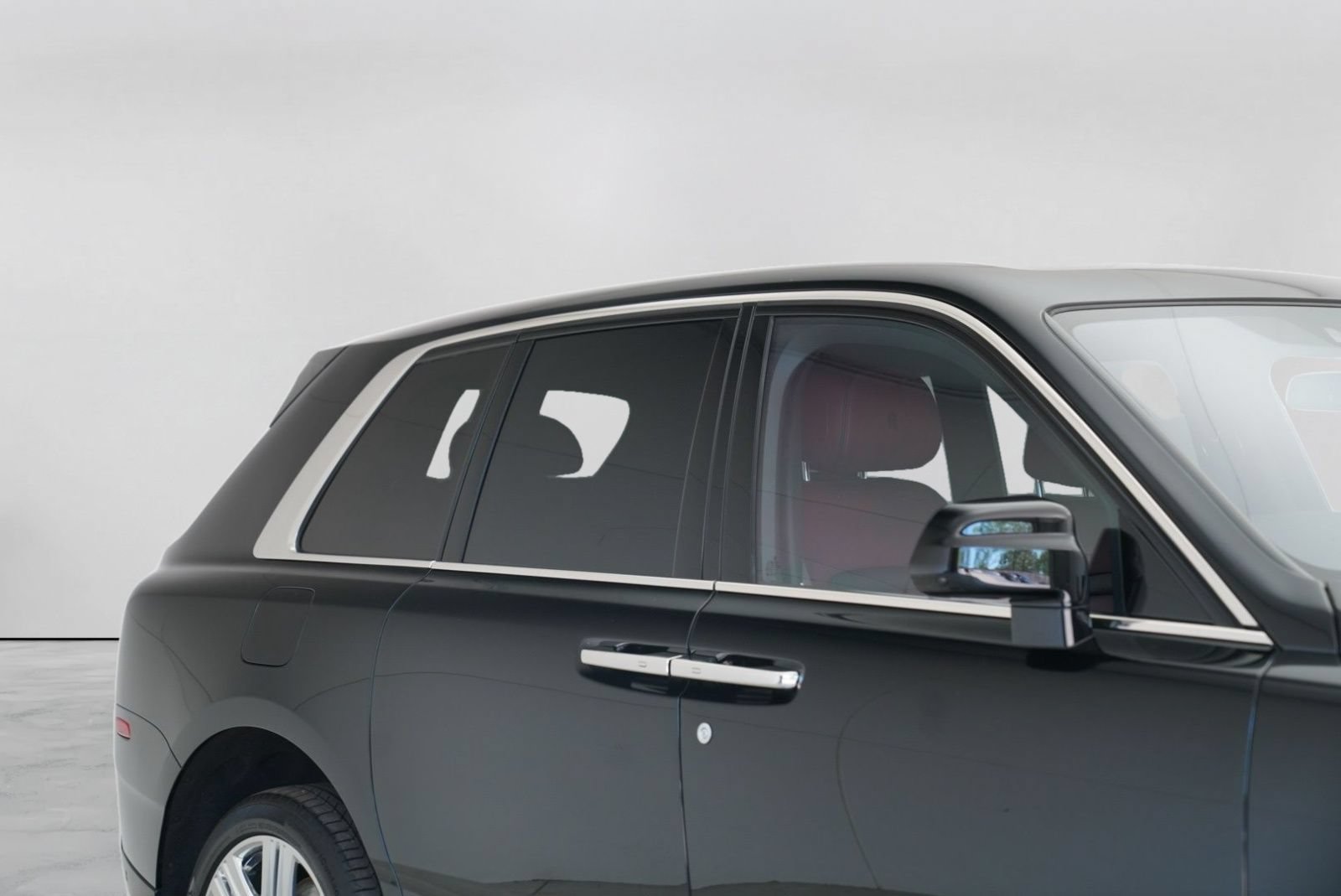 Certified 2020 Rolls-Royce Cullinan AWD/4WD image 2