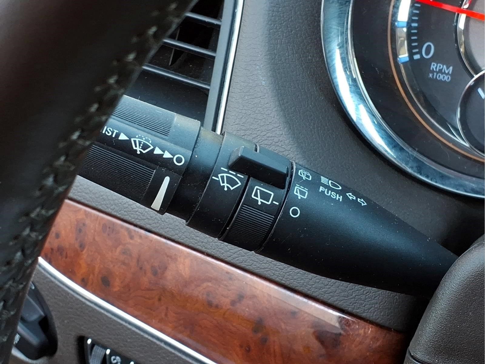Used 2013 Chrysler Town & Country Touring-L w/ Driver Convenience Group FWD image 22