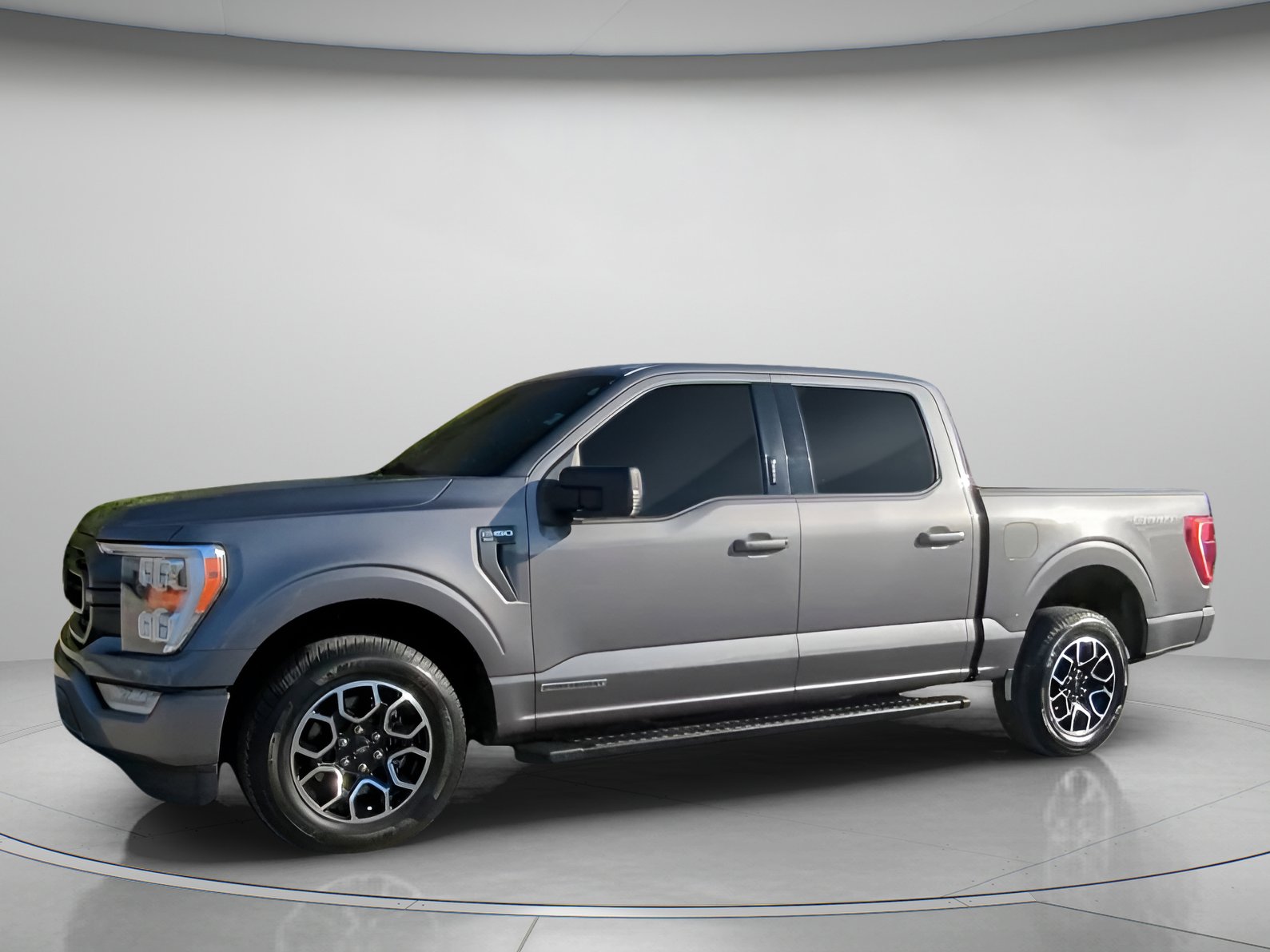 Certified 2021 Ford F150 XLT w/ Equipment Group 302A High image 13