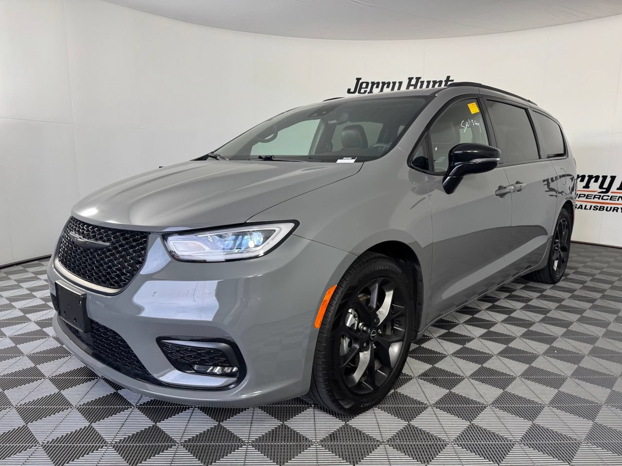 Used 2025 Chrysler Pacifica Limited FWD image 1