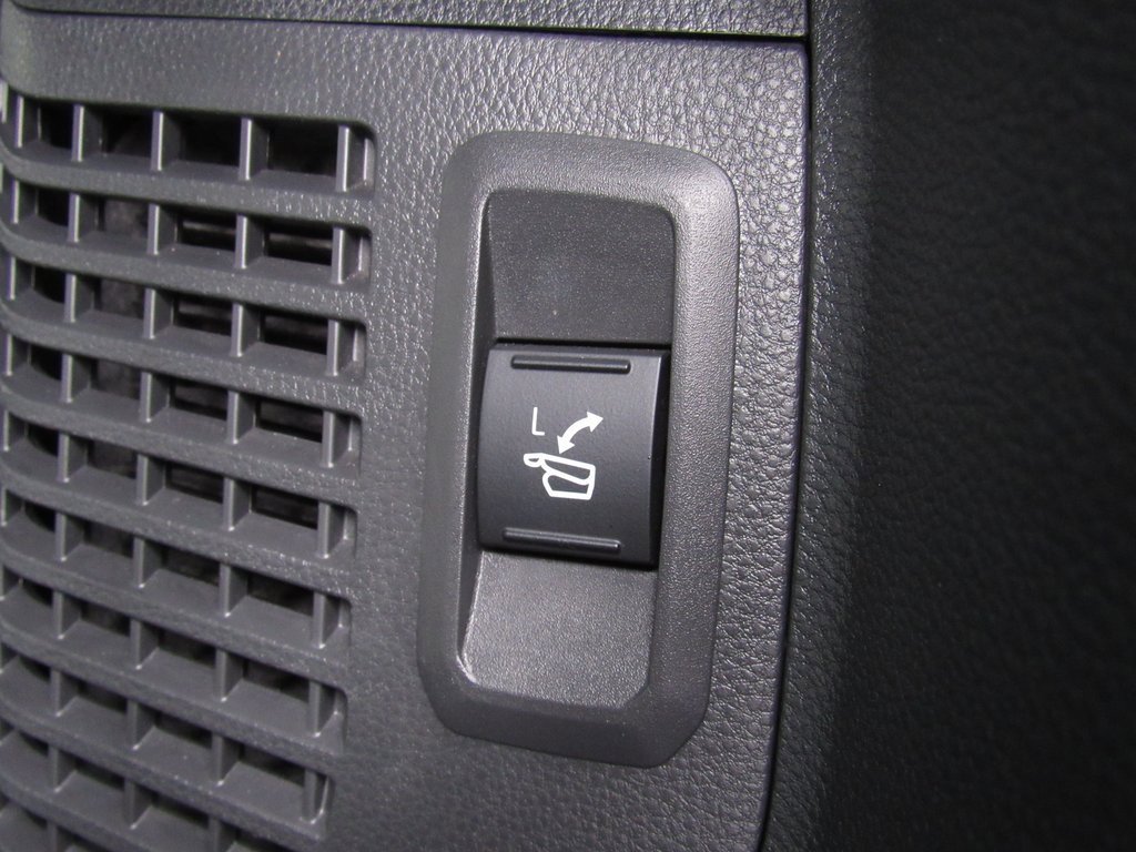 Certified 2025 Toyota Sequoia Platinum image 19