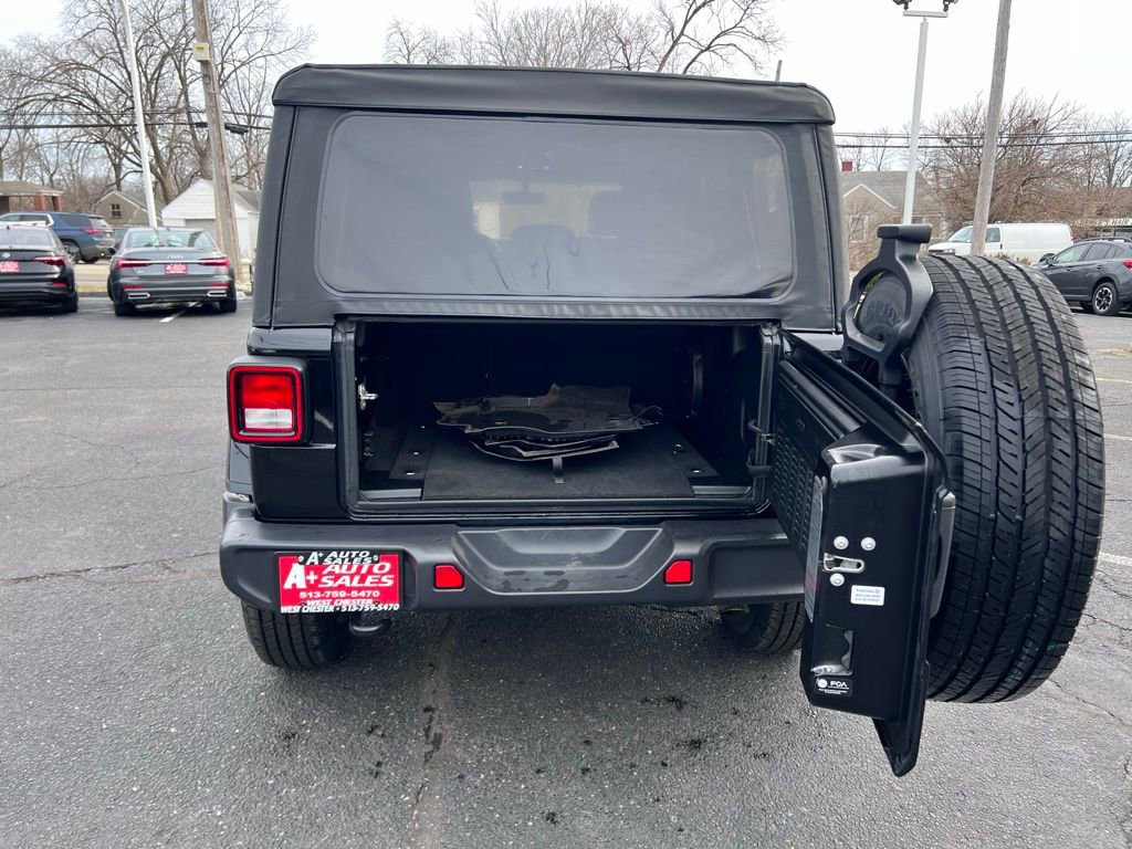 Used 2023 Jeep Wrangler Sahara w/ Cold Weather Group image 10