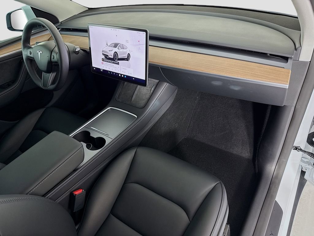 Used 2024 Tesla Model Y Long Range image 18