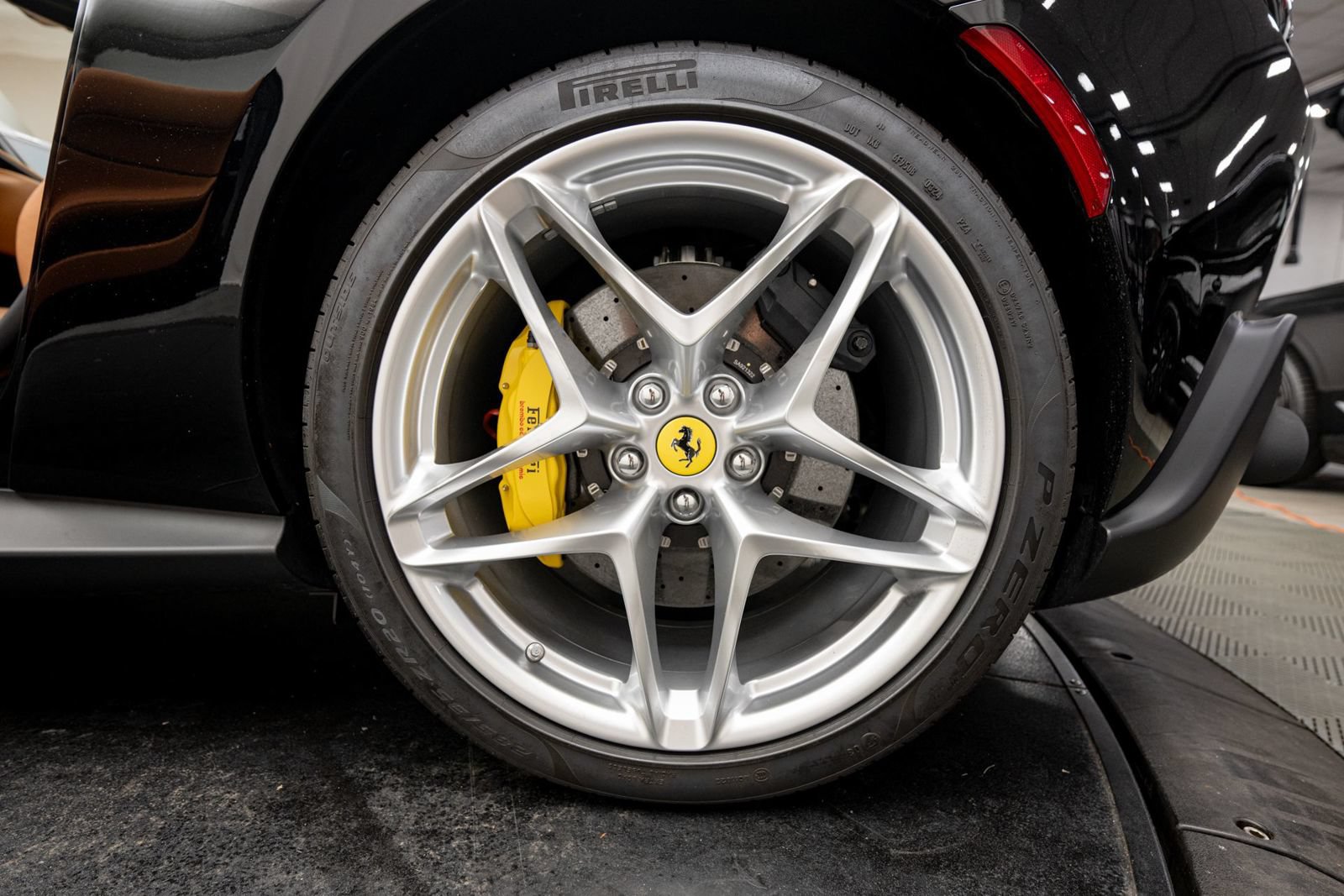 Used 2024 Ferrari Roma Spider RWD image 38