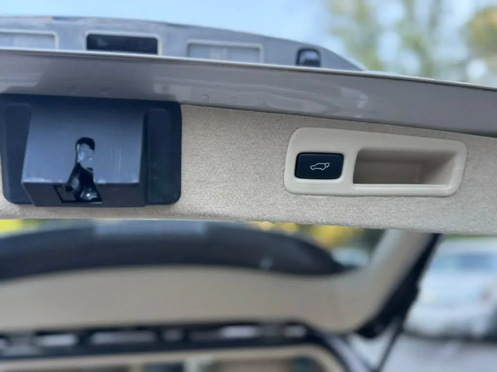 Used 2011 Lexus RX 450h AWD w/ Premium Pkg image 11