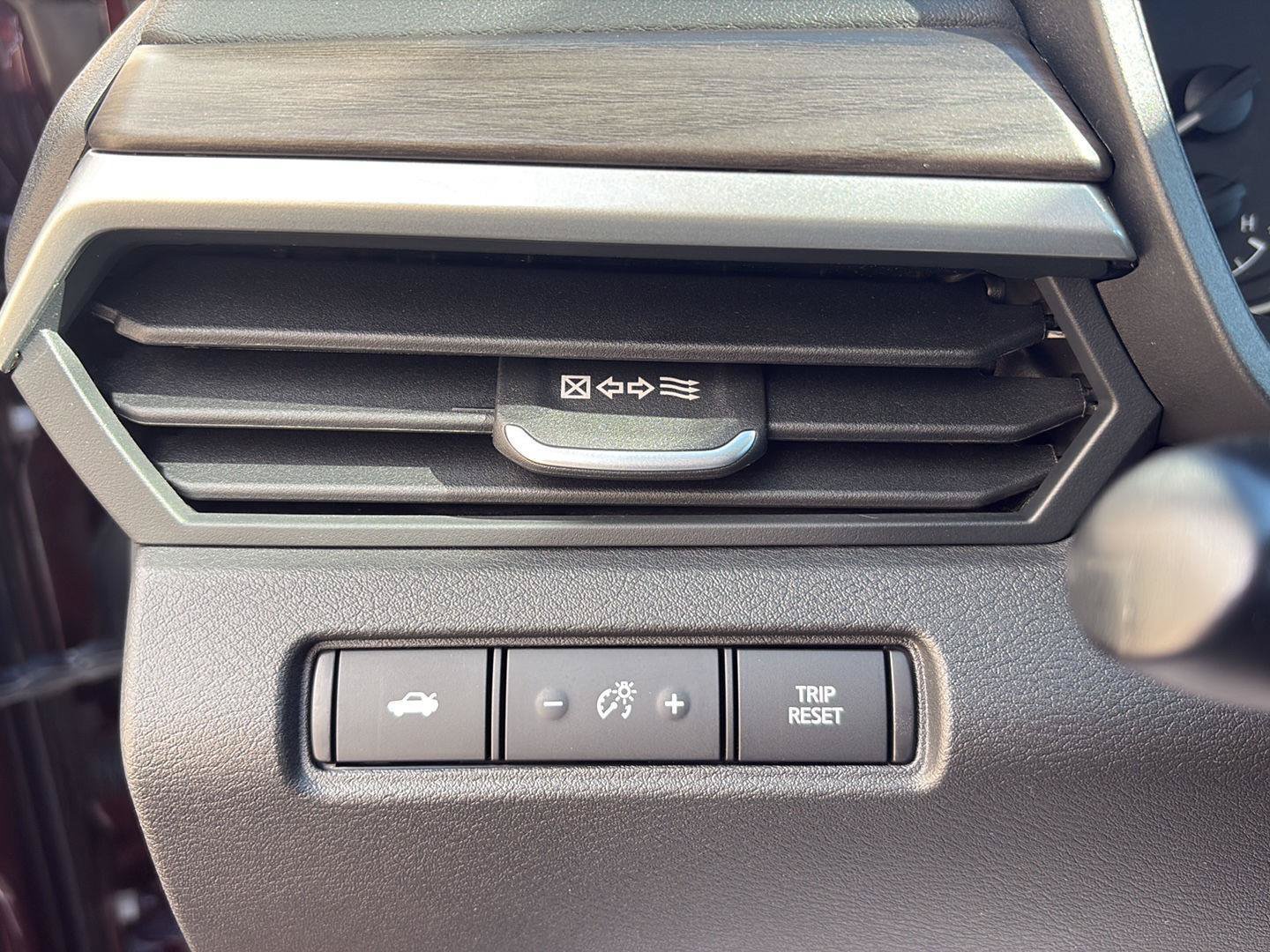 Used 2025 Nissan Altima 2.5 SV FWD image 7