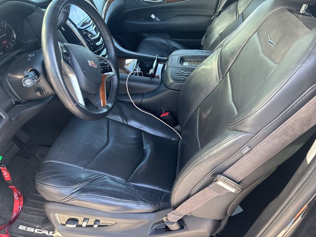 Used 2017 Cadillac Escalade Premium Luxury RWD image 4