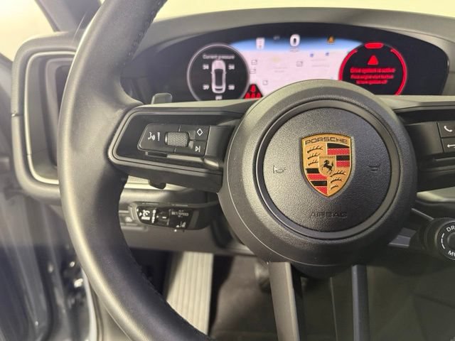 Used 2025 Porsche Cayenne Coupe AWD/4WD image 17
