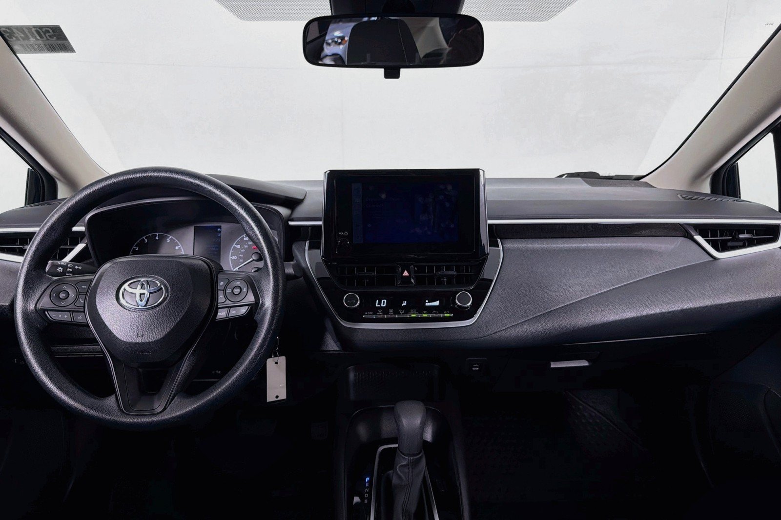 Used 2025 Toyota Corolla LE FWD image 4