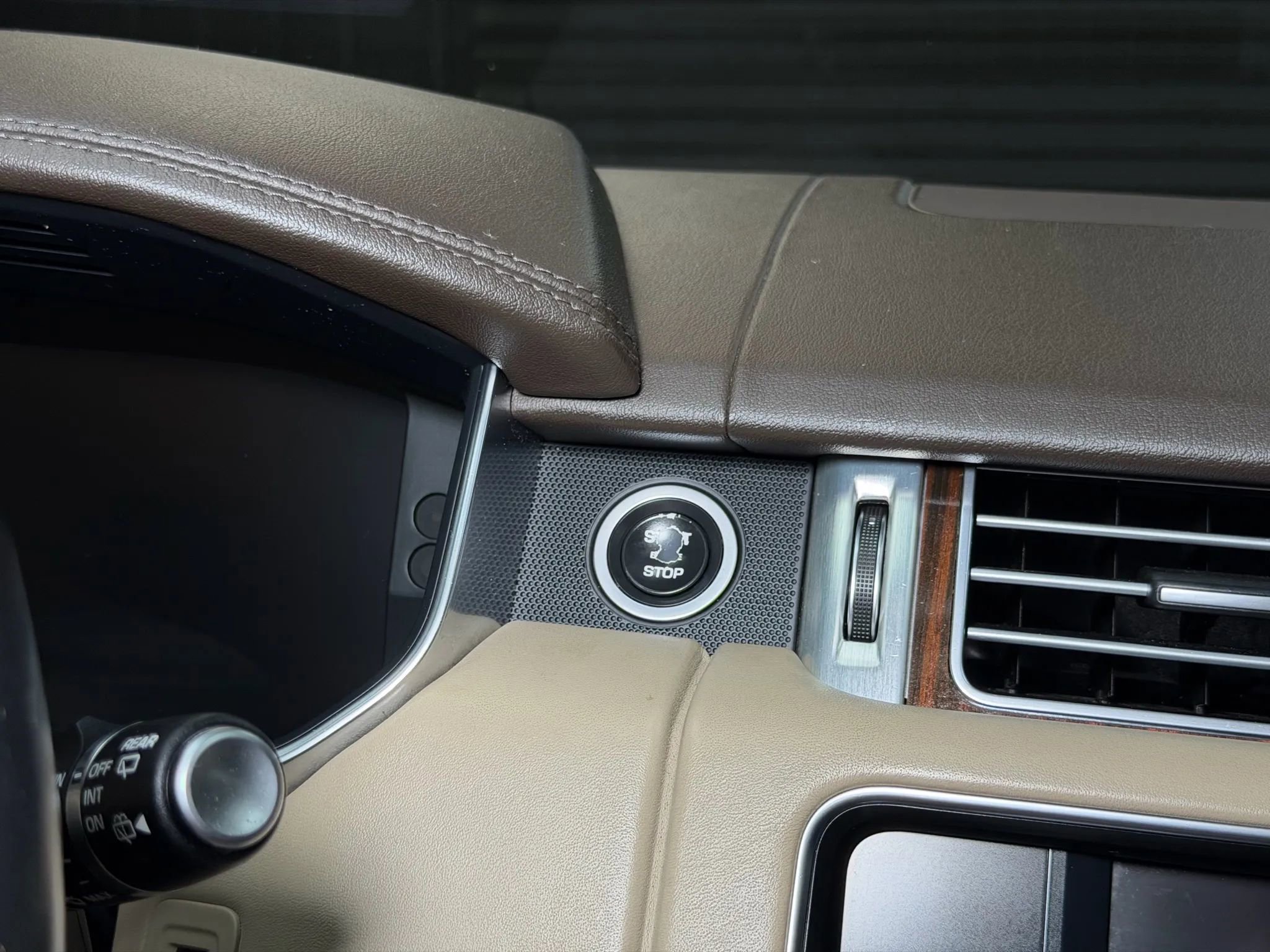 Used 2016 Land Rover Range Rover HSE image 48