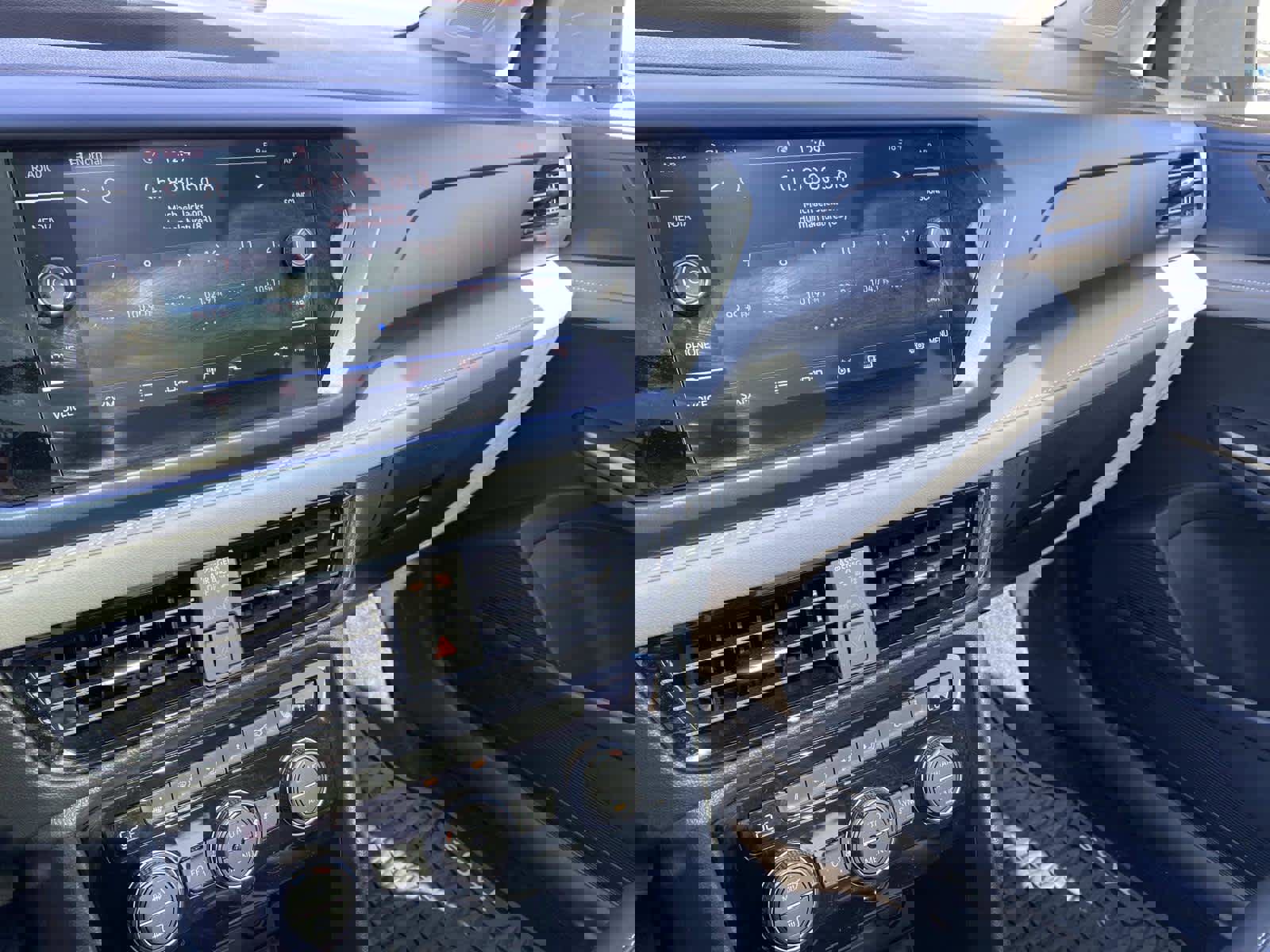 Used 2024 Volkswagen Taos SE image 30