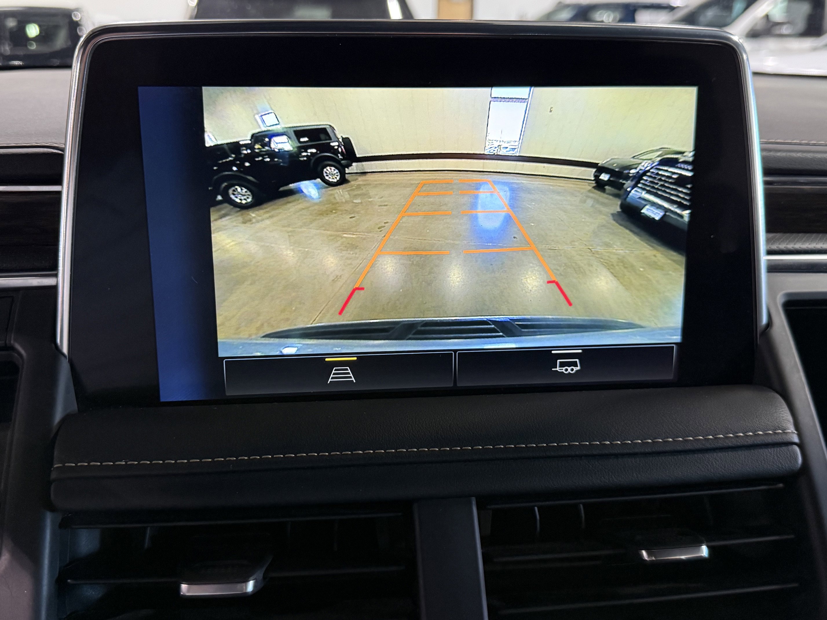 Used 2023 Chevrolet Suburban Premier AWD/4WD image 17