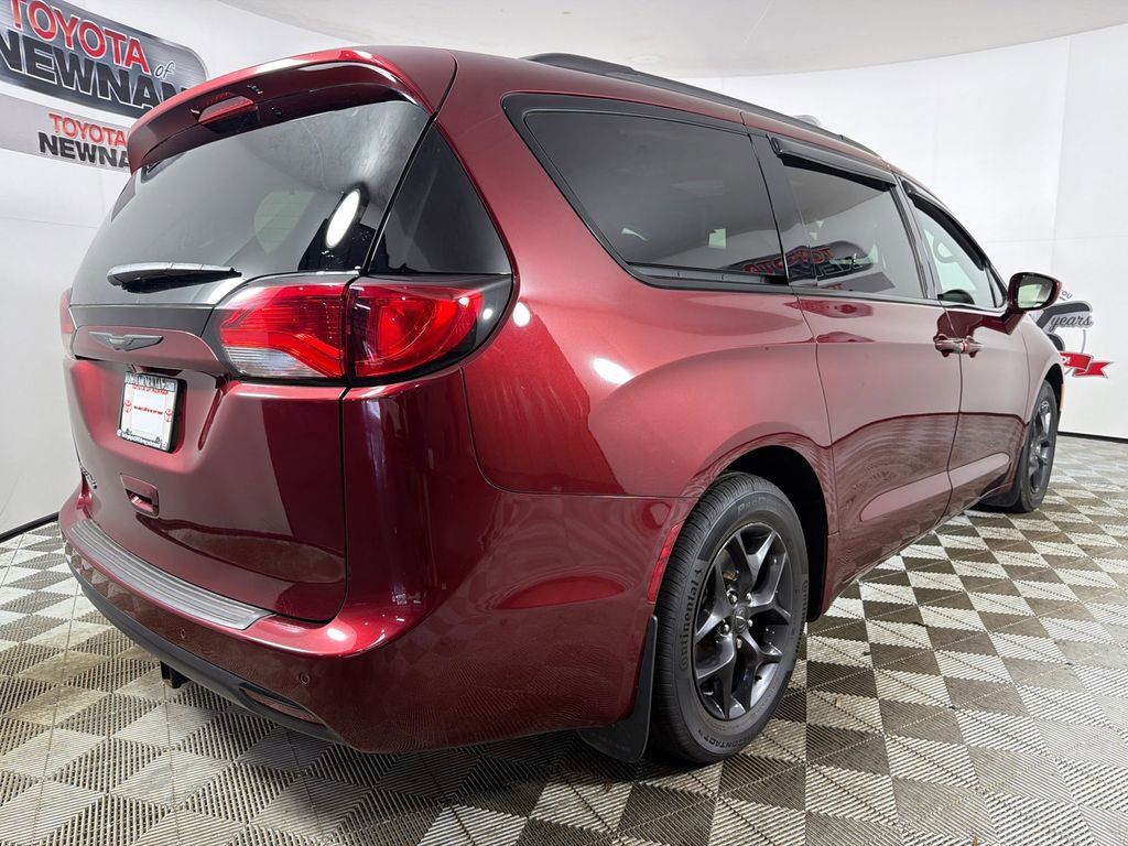 Used 2020 Chrysler Pacifica Touring-L w/ S Appearance Package FWD image 5