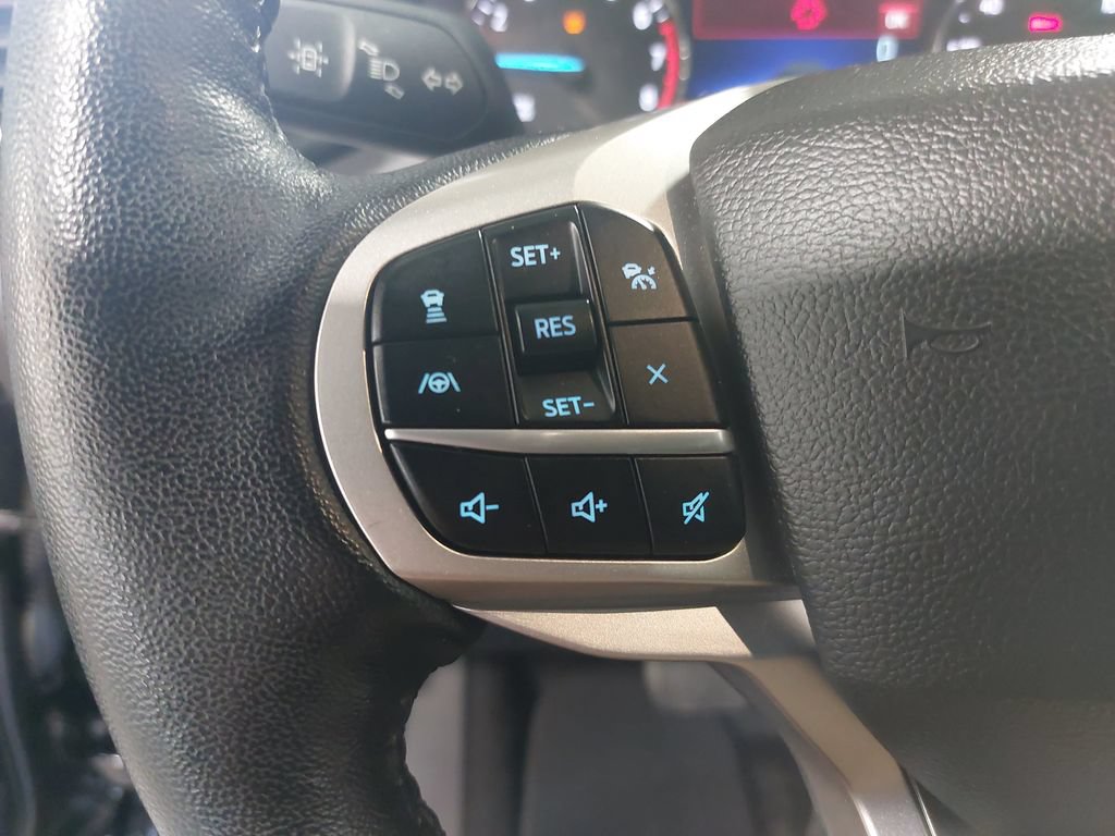 Used 2022 Ford Explorer XLT w/ Equipment Group 202A AWD/4WD image 18