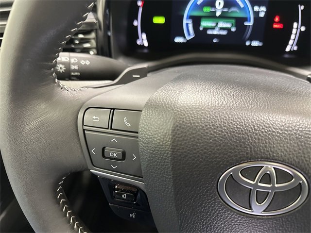 Used 2025 Toyota Camry SE image 40