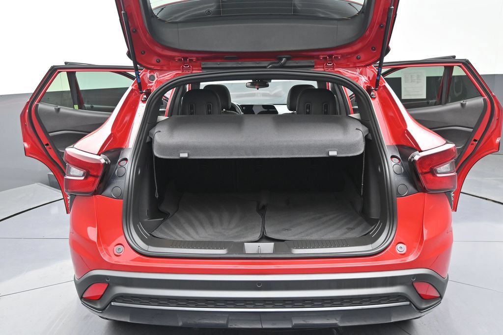 Used 2026 Chevrolet Trax RS w/ Sunroof Package FWD image 11