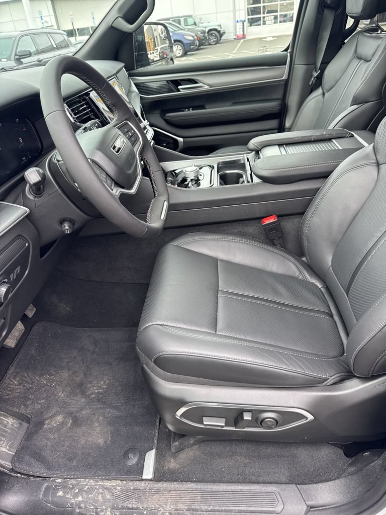 New 2026 Jeep Grand Wagoneer Limited AWD/4WD image 9