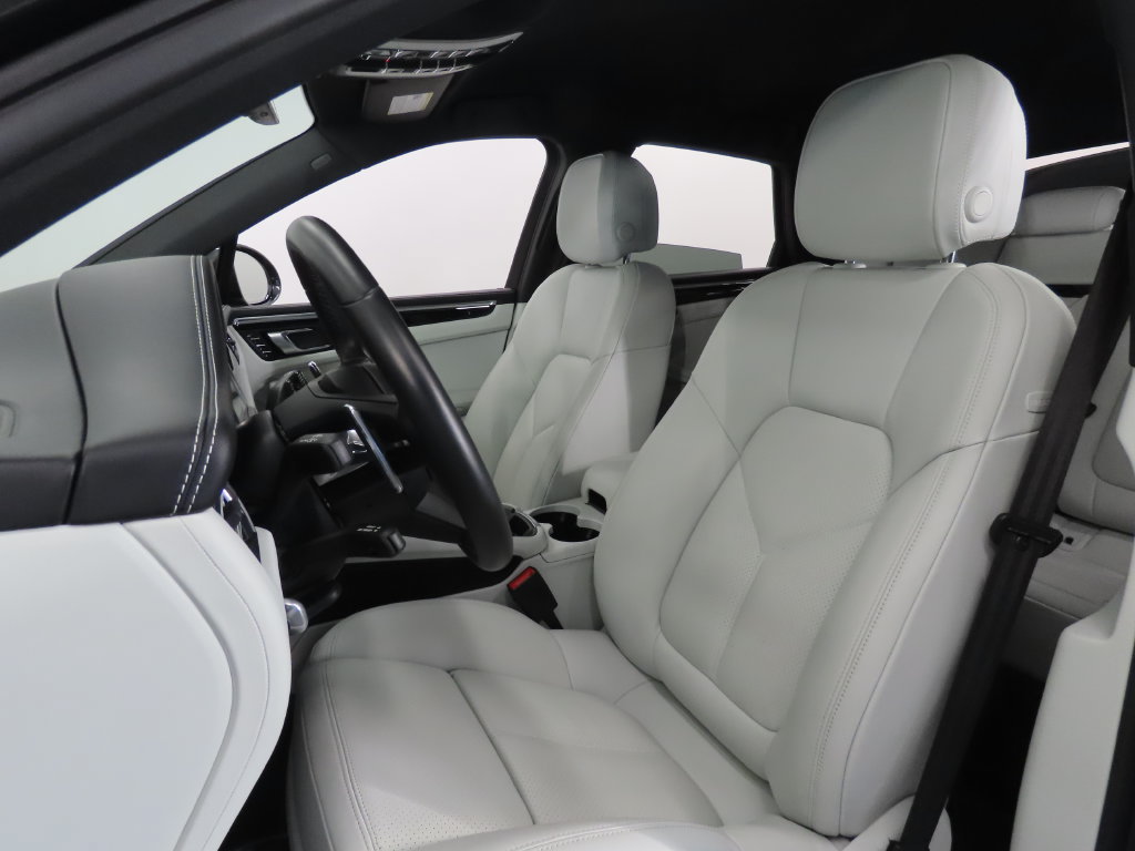 Certified 2023 Porsche Macan S AWD/4WD image 5