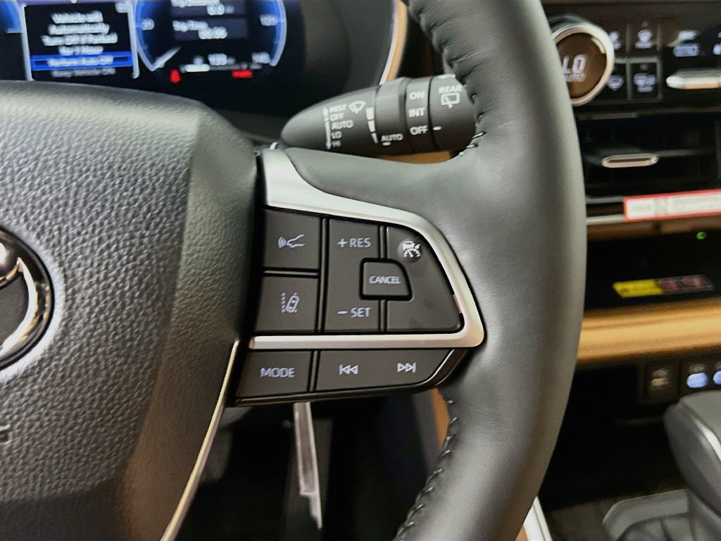 New 2026 Toyota Highlander Platinum AWD/4WD image 17