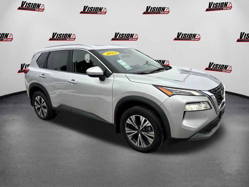 Used 2023 Nissan Rogue SV w/ SV Premium B Package image 3