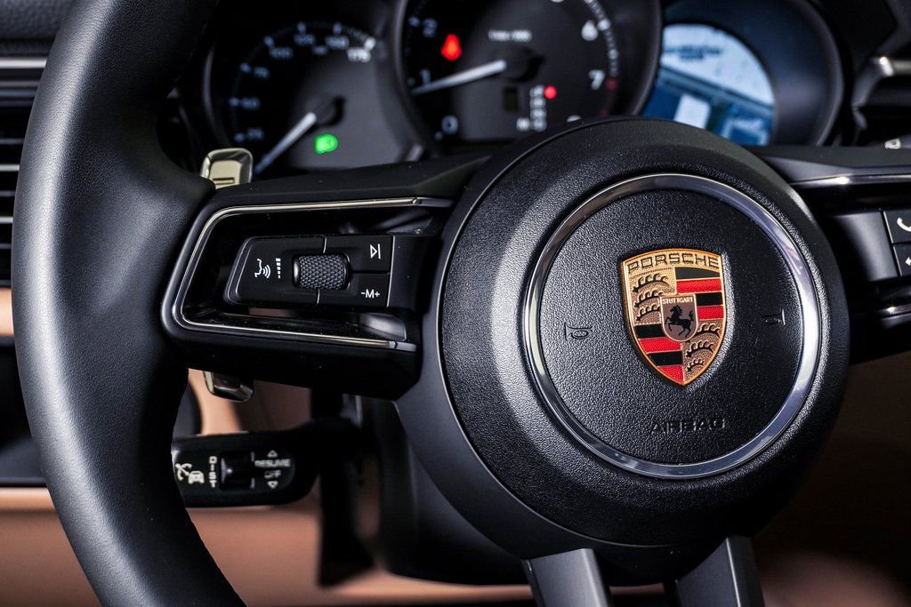 Certified 2025 Porsche Macan image 20