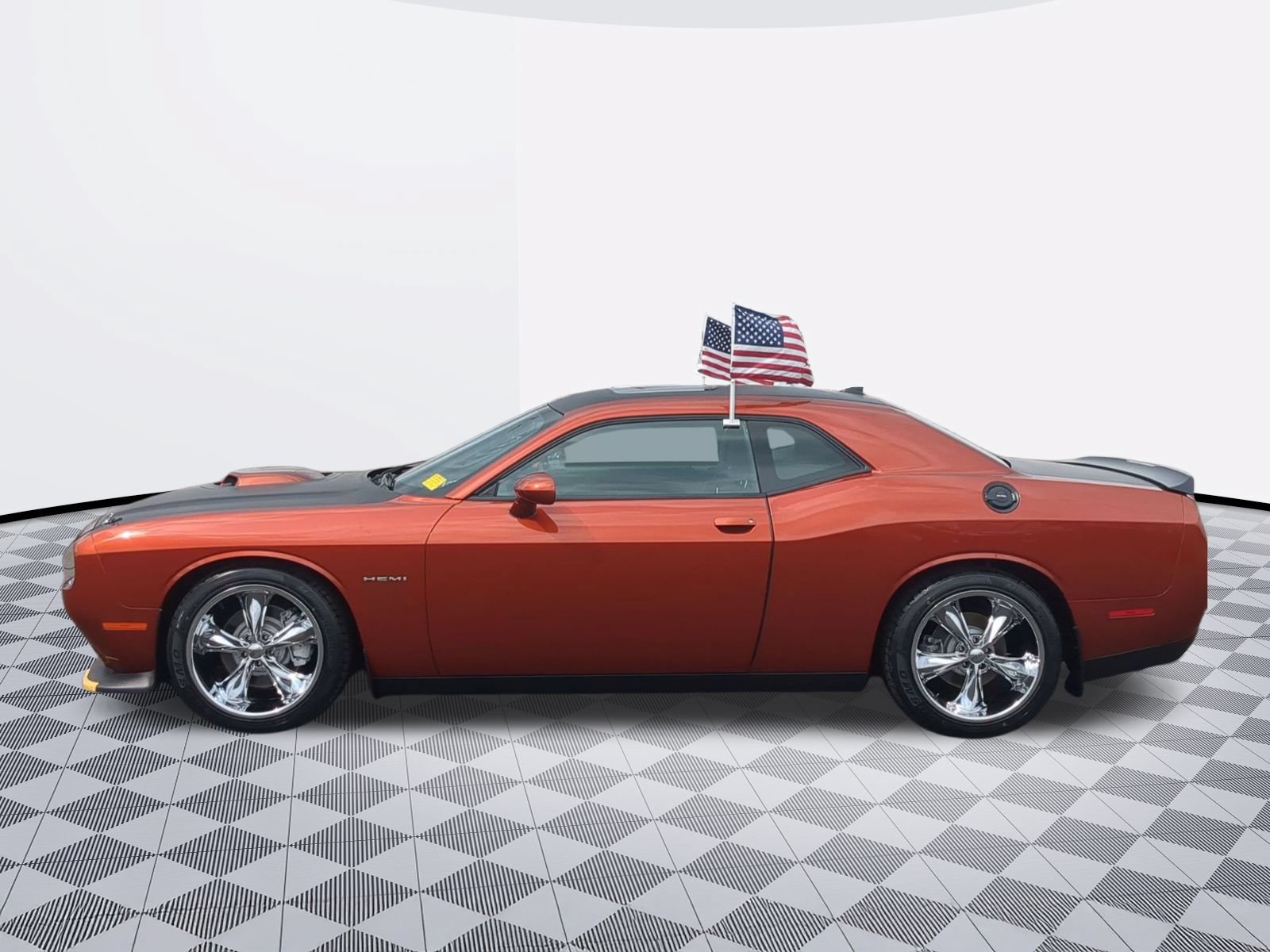Used 2020 Dodge Challenger R/T RWD image 4
