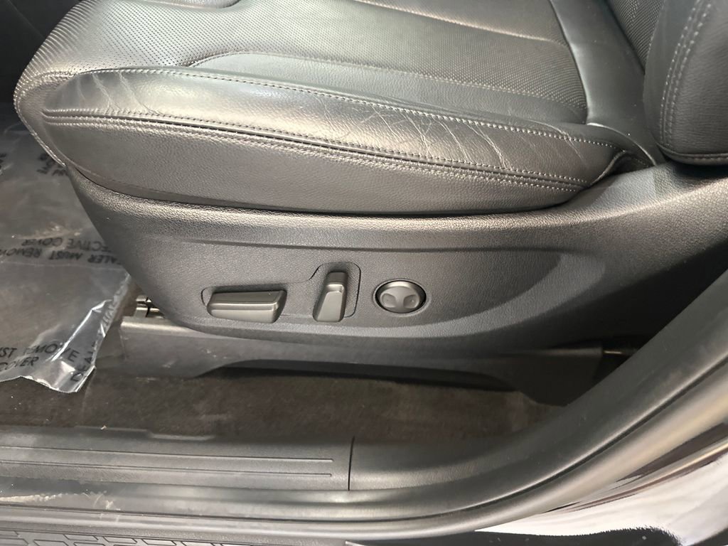 Used 2022 Hyundai Palisade SEL w/ 8P Bench Seat Package image 12