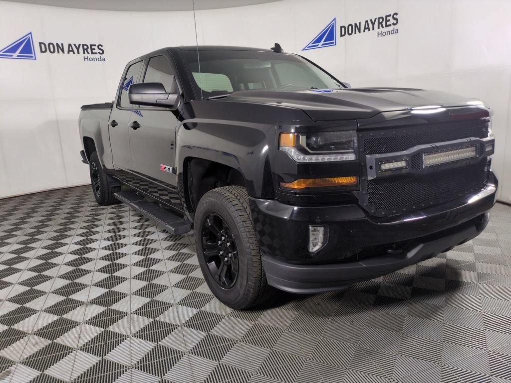 Used 2018 Chevrolet Silverado 1500 LT w/ Midnight Edition AWD/4WD image 3