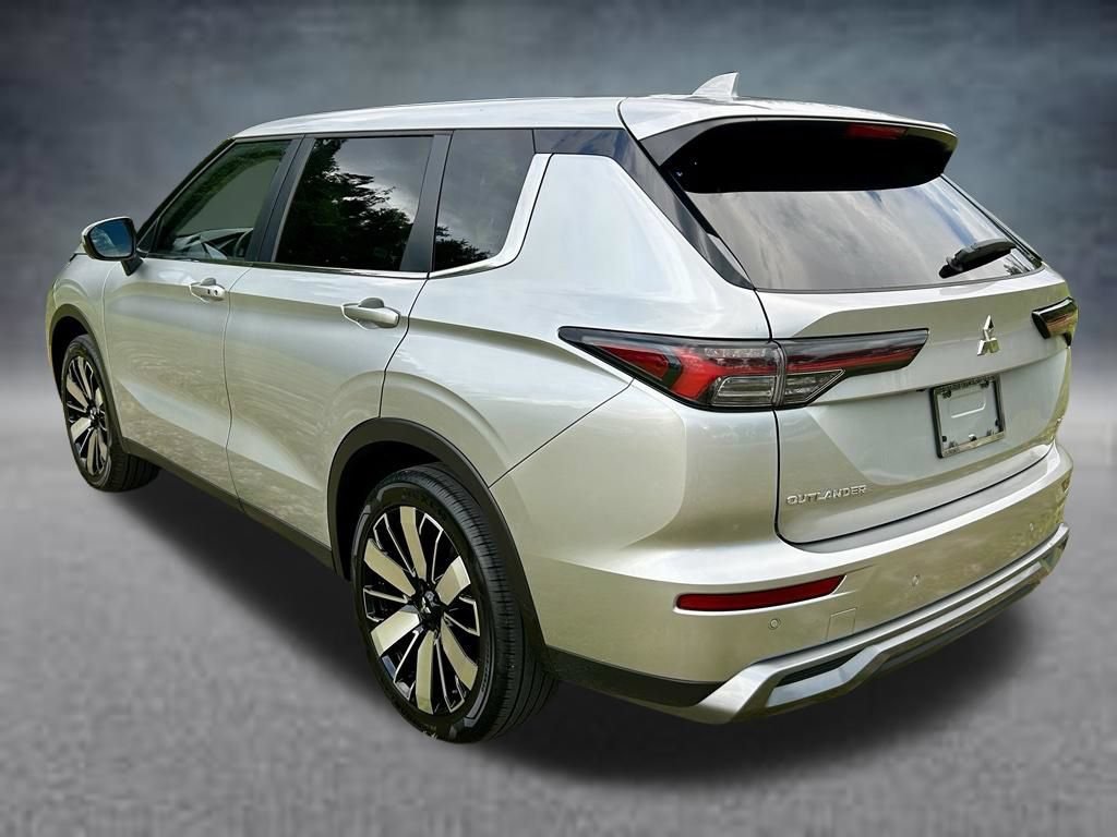 Used 2025 Mitsubishi Outlander SE AWD/4WD image 7