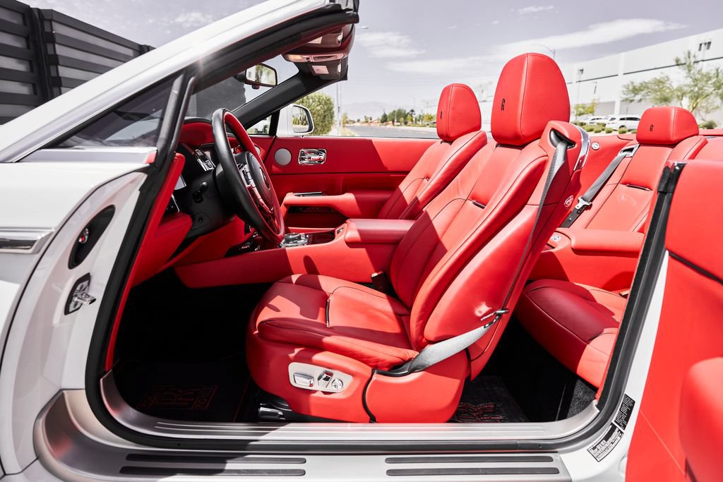 Used 2018 Rolls-Royce Dawn RWD image 30